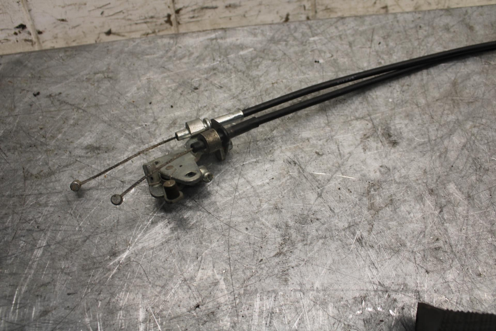 2009 Kawasaki Ninja ZX6R ZX600R THROTTLE CABLE LINE HOUSING GUIDE BB538