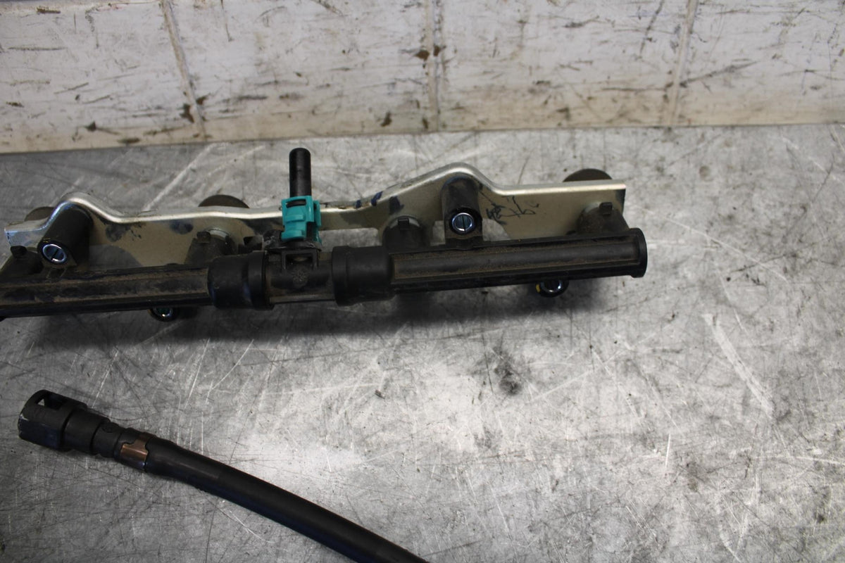 2009 Honda CBR600RR SECONDARY FUEL INJECTORS TOP AIRBOX GAS RAIL BB536
