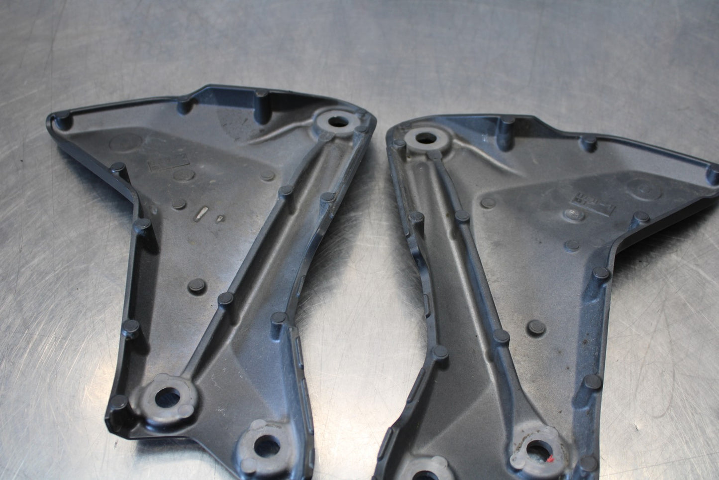 22-25 YAMAHA YZF R7 RIGHT LEFT FRAME MID SIDE COVERS COWLS PANELS TRIM BB176