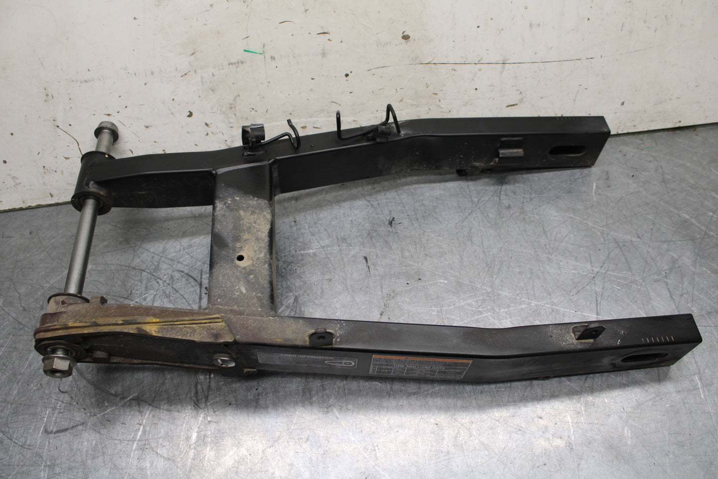 19-22 KAWASAKI Z400 REAR SWINGARM BACK SUSPENSION SWING ARM BB708