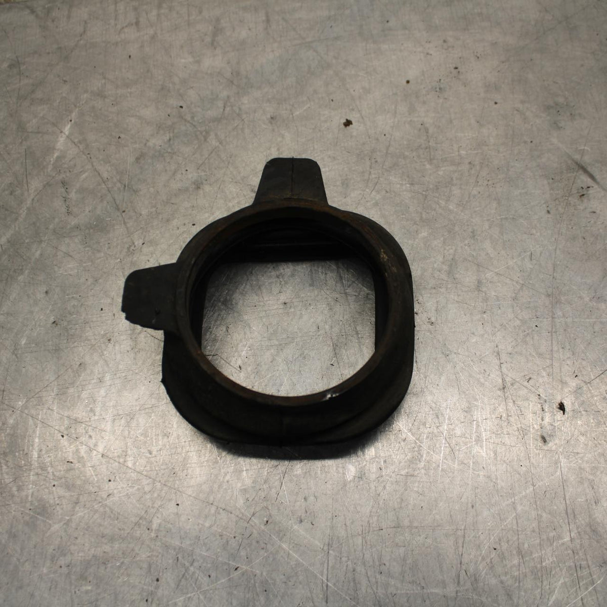 84-85 HONDA V65 SABRE DRIVE SHAFT  COVER RUBBER SEAL BB05