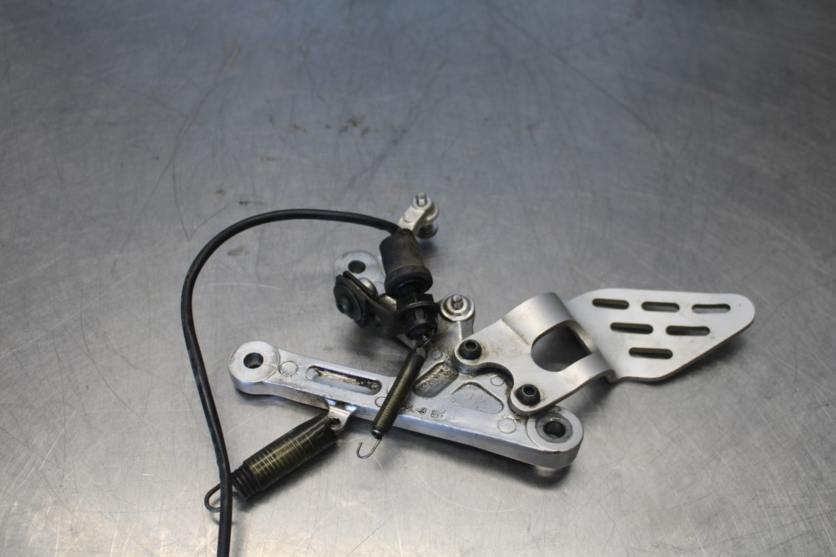 05 YAMAHA YZF R6 RIGHT REARSET REAR SET DRIVER FOOT PEG BRACKET MOUNT BB894