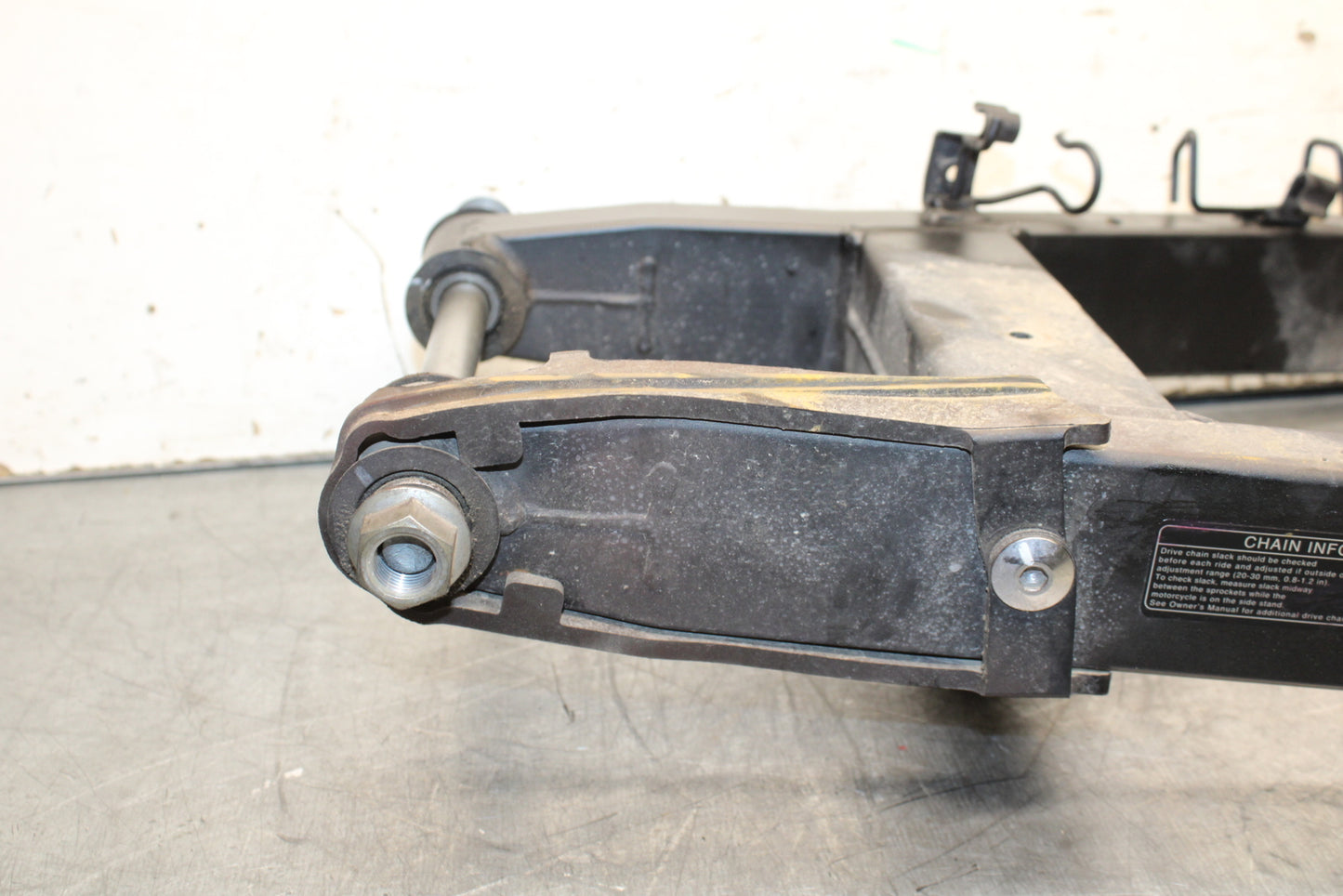 19-22 KAWASAKI Z400 REAR SWINGARM BACK SUSPENSION SWING ARM BB708