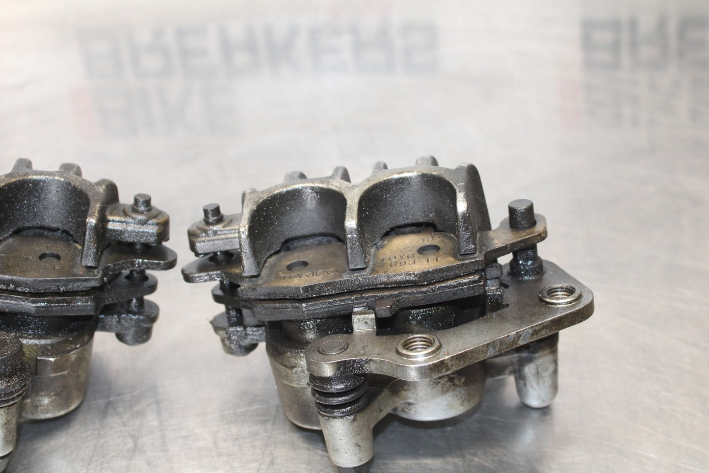 03-08 KAWASAKI VULCAN 1600 RIGHT LEFT FRONT BRAKE CALIPER SET PAIR BB196