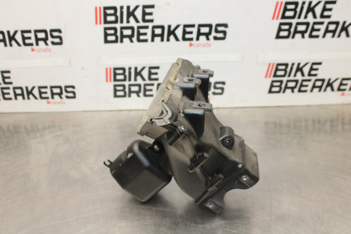 08 KAWASAKI NINJA ZX10R UPPER FAIRING MIRROR GAUGES STAY BRACKET BB902