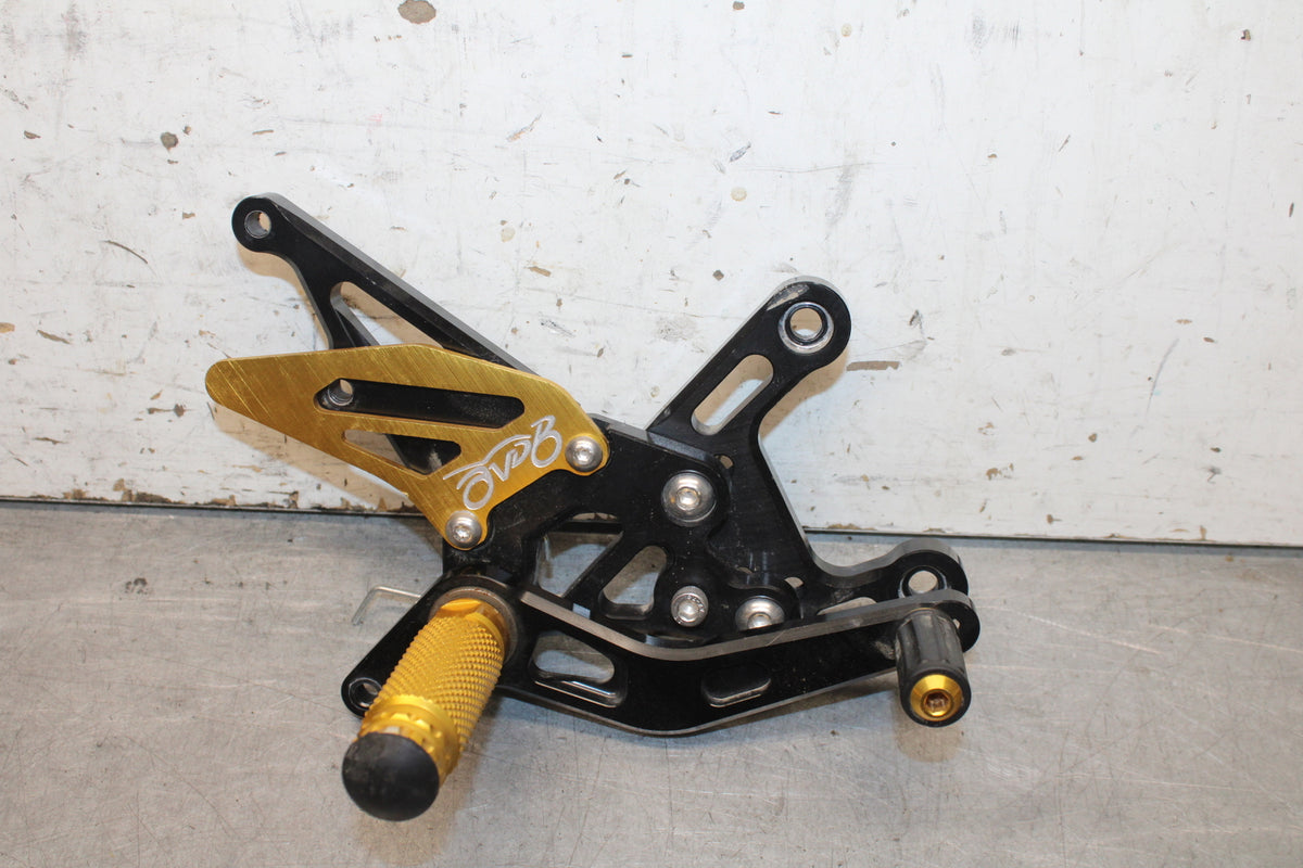 09-14 YAMAHA YZF R1 AFTERMARKET RIGHT REARSET REAR SET FOOT PEG REST STOP BB696