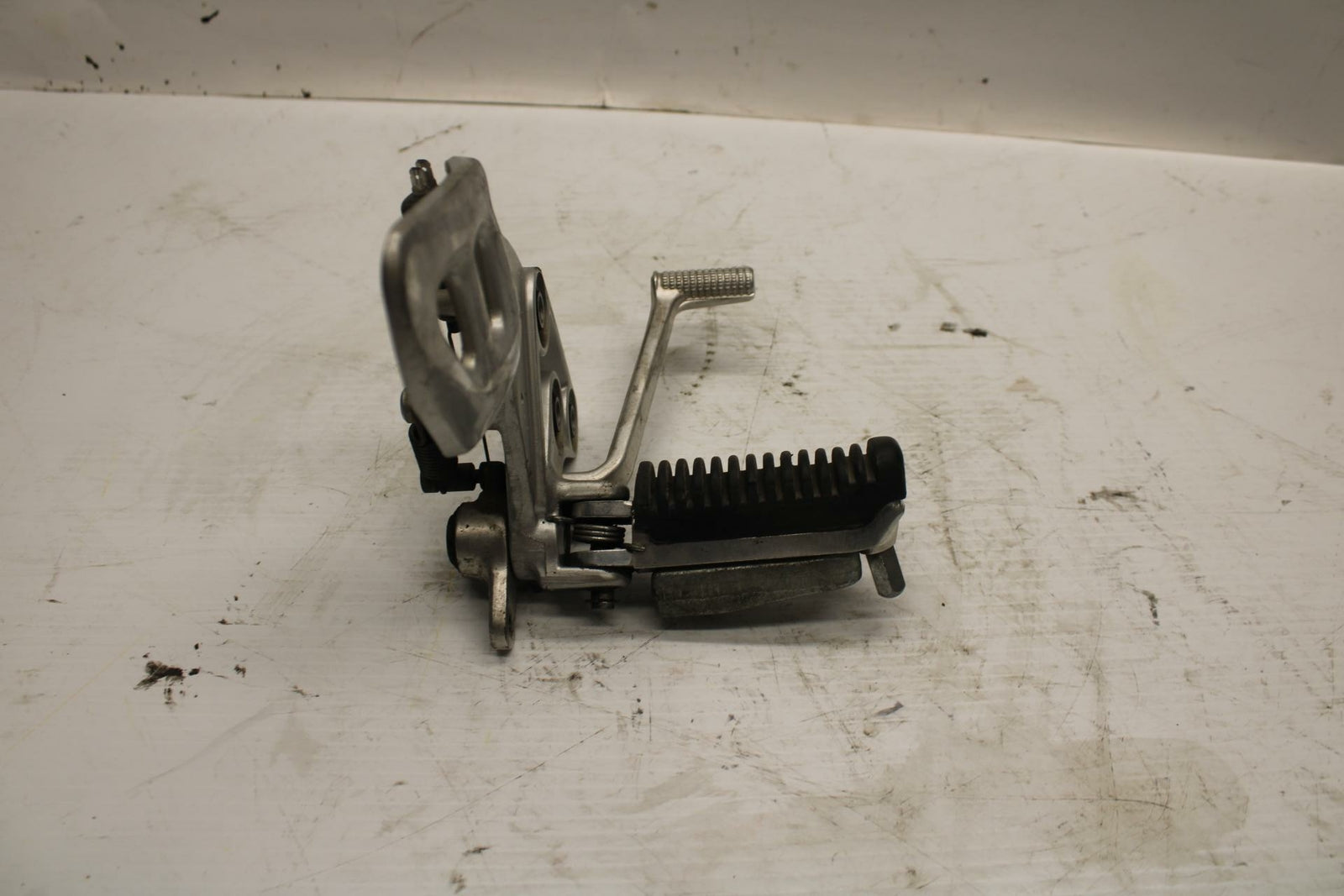 00-07 SUZUKI HAYABUSA RIGHT REARSET REAR SET DRIVER FOOT PEG REST STOP BB281
