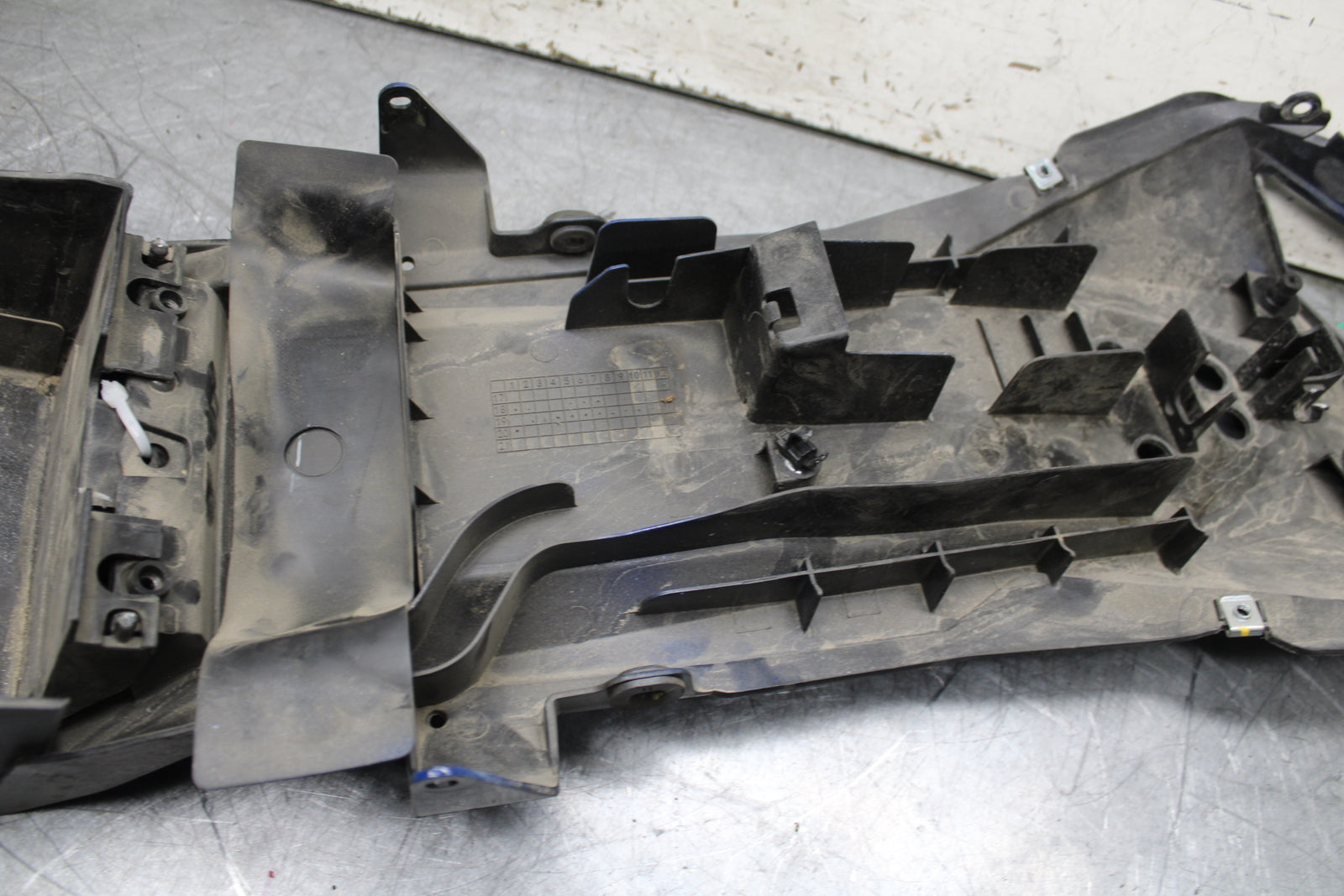 19-22 KAWASAKI Z400 REAR UNDERTAIL & BATTERY TRAY FAIRING COWL FENDER BB708