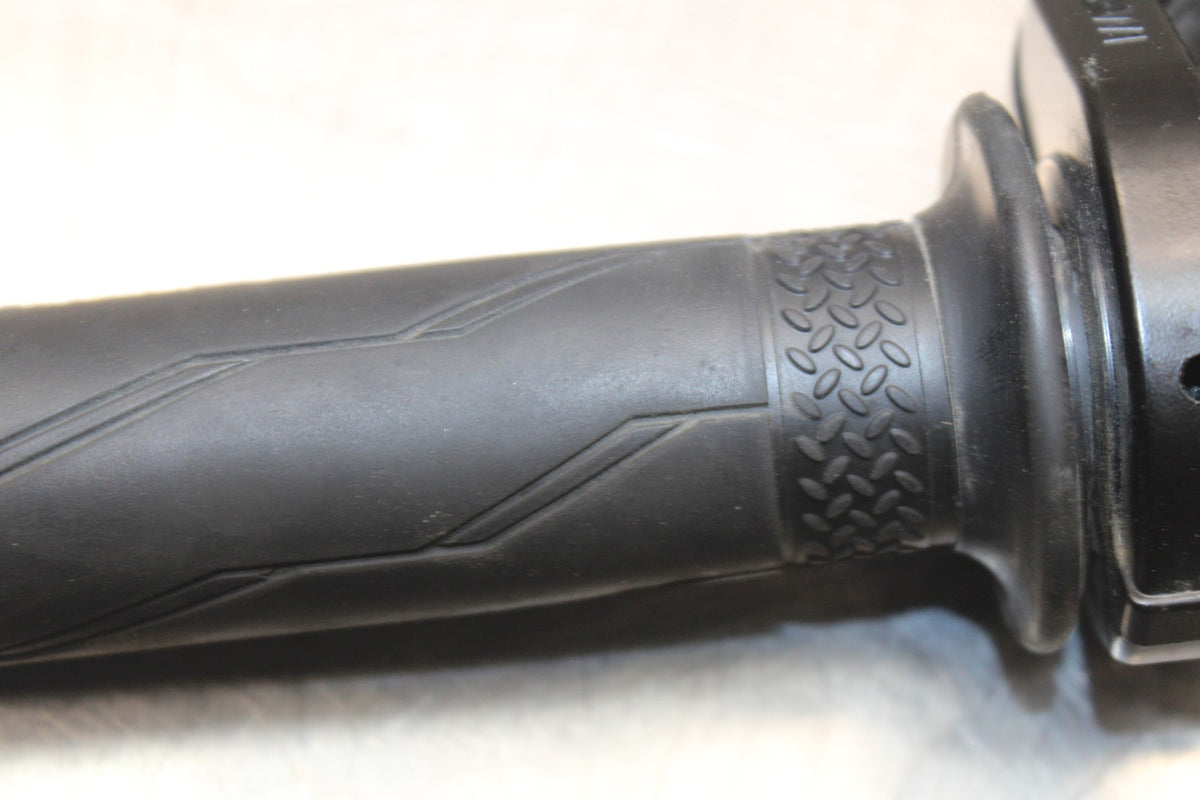 22-25 YAMAHA YZF R7 RIGHT THROTTLE GRIPBB850