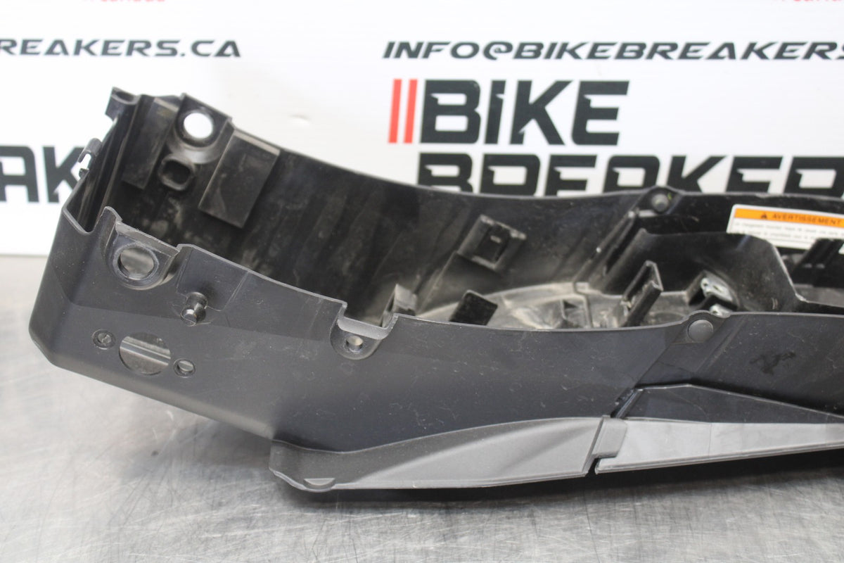 23-24 YAMAHA MT-07 REAR BACK TAIL UNDERTAIL BATTERY TRAY PLASTIC BB194