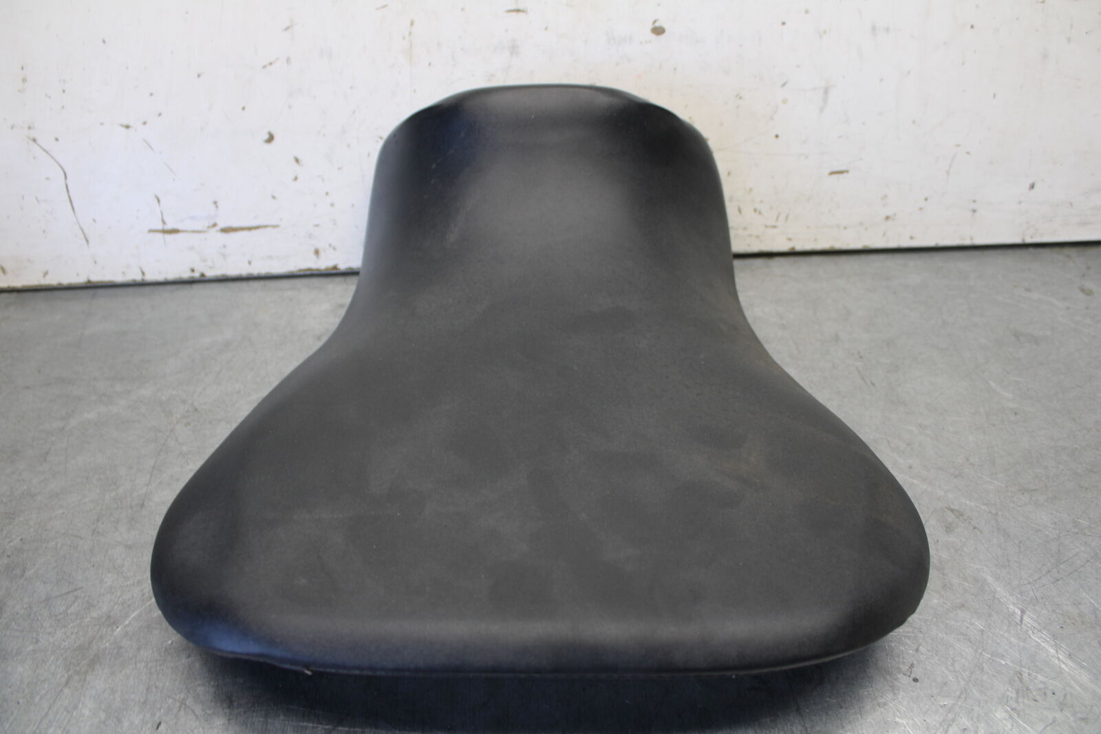 04 SUZUKI GSXR600 FRONT DRIVERS SEAT PAD SADDLE PILLION 45100-29G00-6BY  BB676