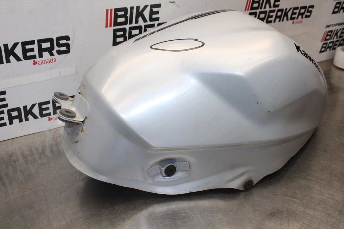 23-26 KAWASAKI NINJA ZX4RR GAS TANK FUEL CELL PETROL RESERVOIR BB898