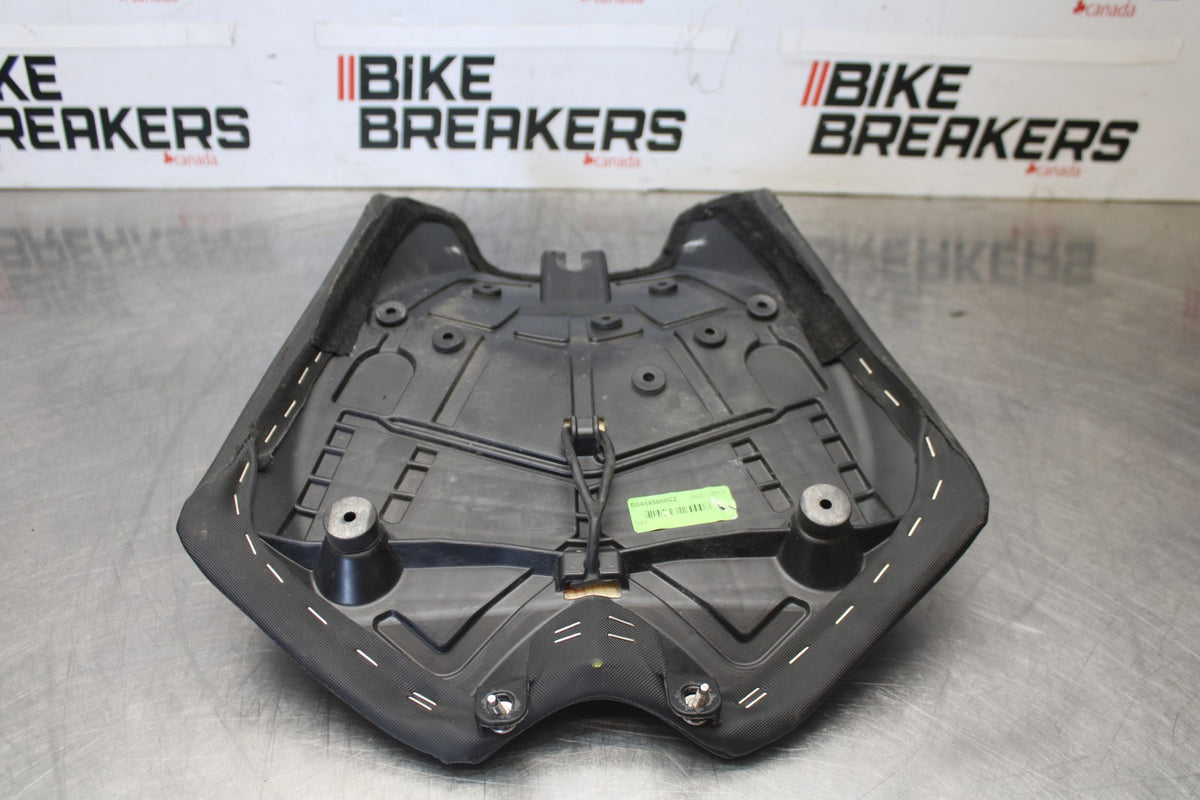 16 APRILIA TUONO V4 1100 FRONT DRIVERS SEAT PAD SADDLE PILLION BB905