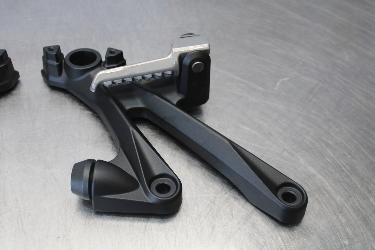 23-24 KAWASAKI NINJA ZX14R REAR BACK PASSENGER PEG SET PAIR BB169