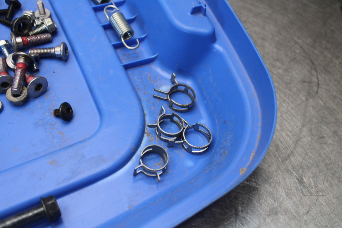 25 KAWASAKI Z900 MOUNTING BOLTS HARDWARE SCREWS BB928