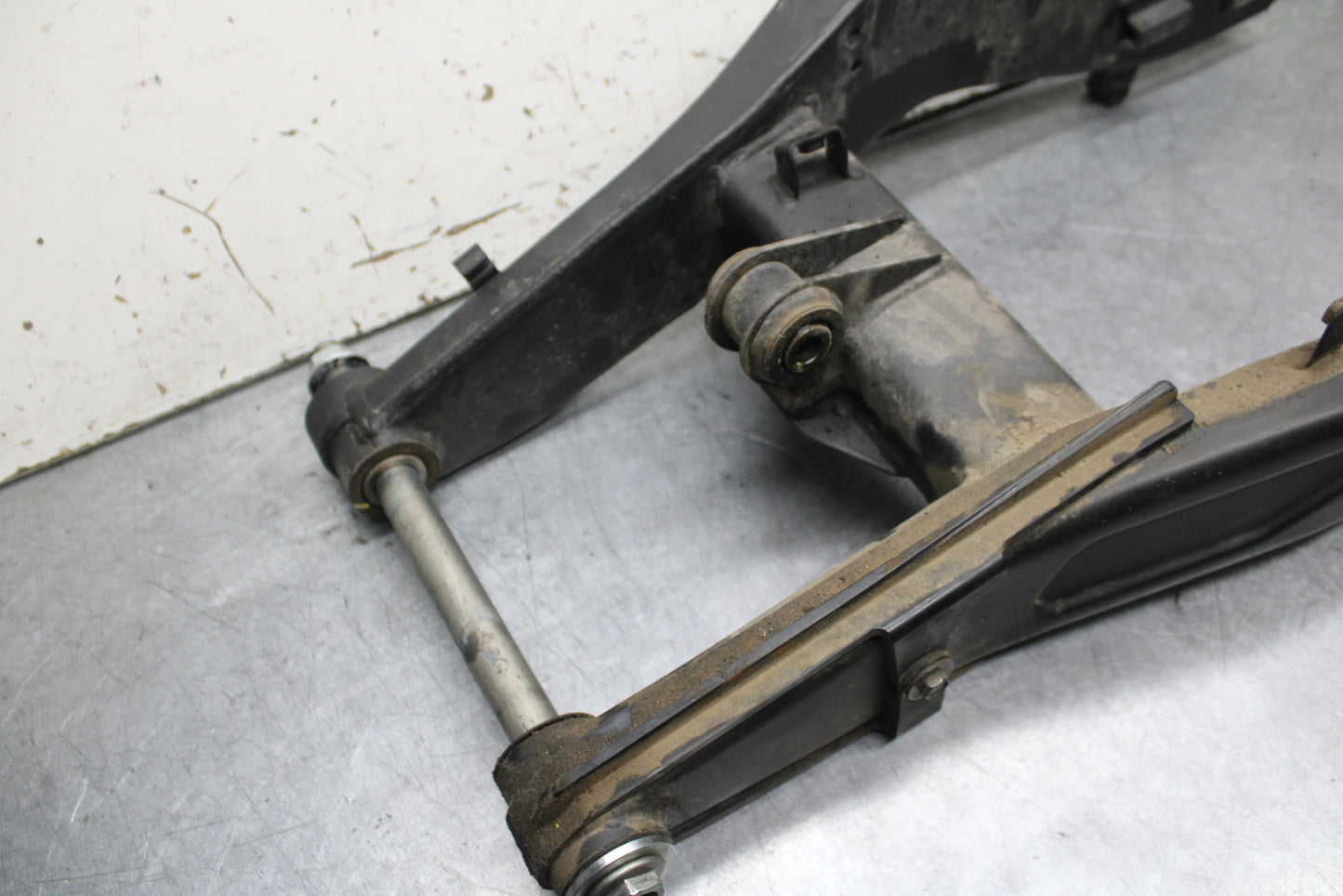 18-24 KAWASAKI NINJA 650 REAR SWINGARM BACK SUSPENSION SWING ARM BB725