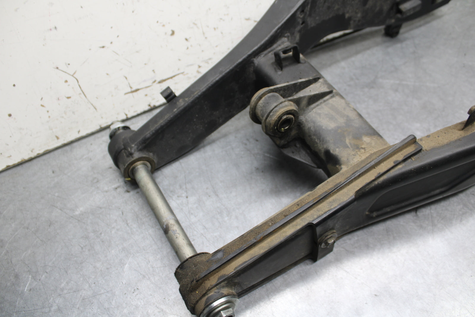 18-24 KAWASAKI NINJA 650 REAR SWINGARM BACK SUSPENSION SWING ARM BB725