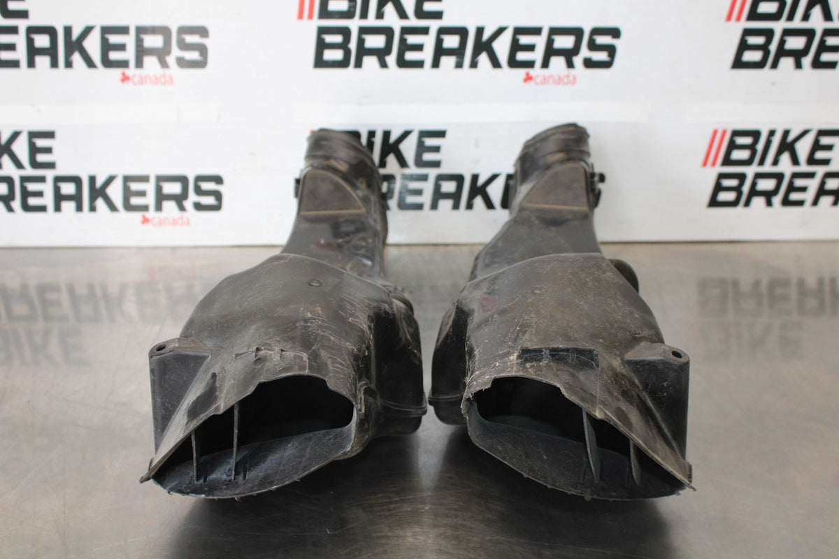 11-24 SUZUKI GSXR750 RIGHT LEFT AIR INTAKE DUCTS BB879