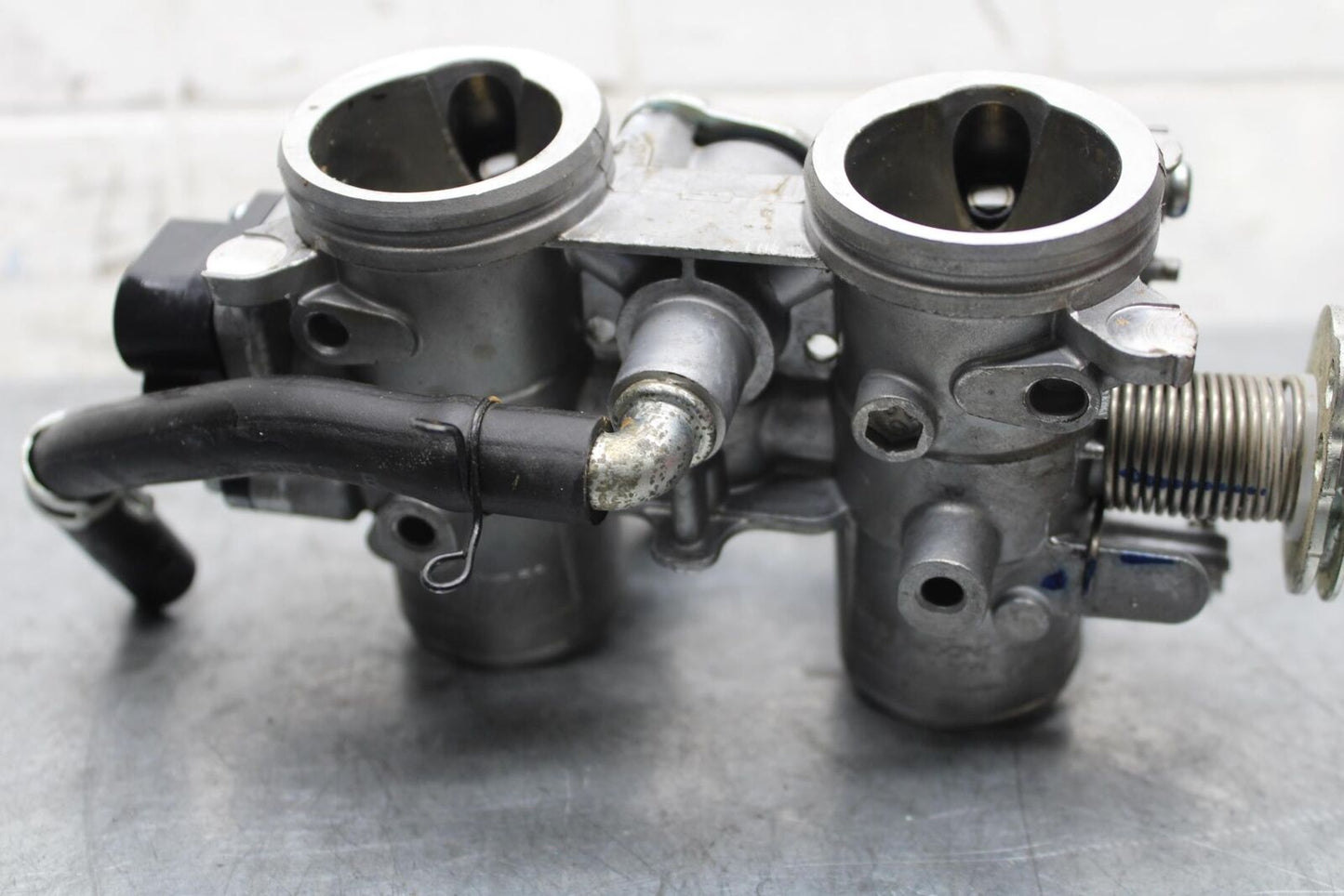 19 YAMAHA YZF R3 MAIN FUEL INJECTORS / THROTTLE BODIES BB56