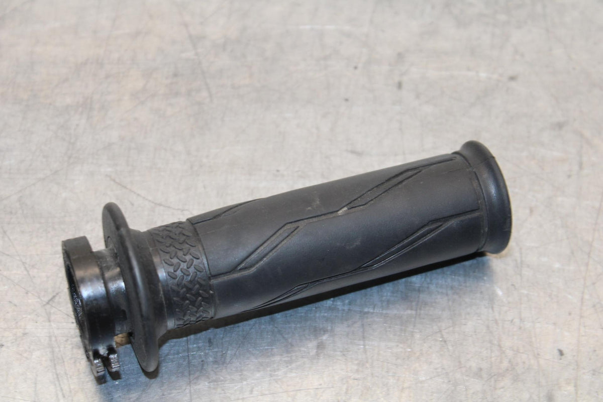 19-21 YAMAHA YZF R3 RIGHT THROTTLE GRIP BB588