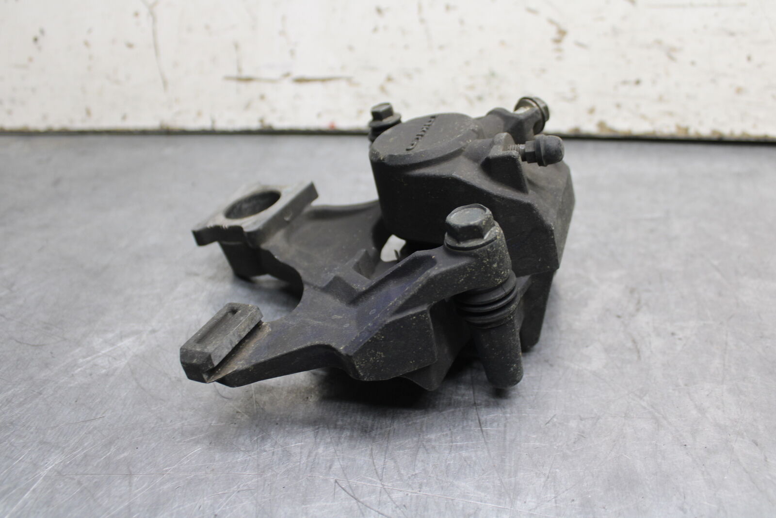08-10 SUZUKI GSXR 600 REAR BACK BRAKE CALIPER W MOUNT BRACKET BB116