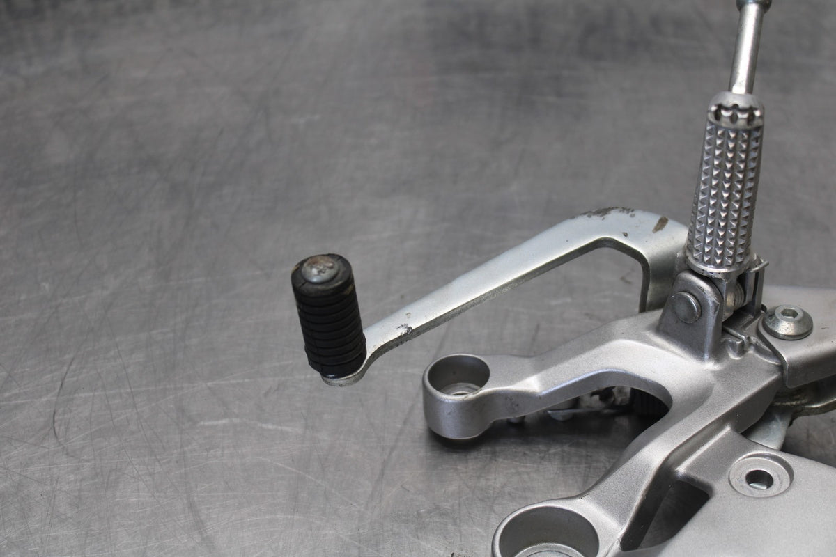 15-17 YAMAHA FJ09 RIGHT REARSET REAR SET DRIVER FOOT PEG REST STOP BB906