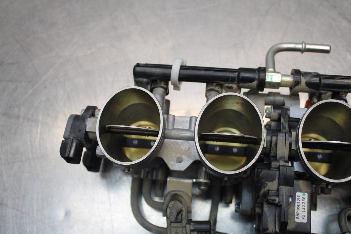 24-25 KAWASAKI NINJA ZX6R MAIN FUEL INJECTORS / THROTTLE BODIES BB785