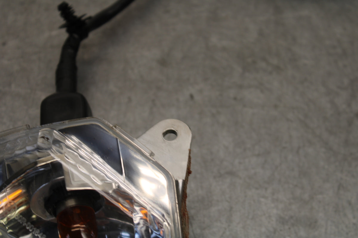 18-23 KAWASAKI NINJA 400 RIGHT FRONT TURN SIGNAL LIGHT INDICATOR BB660
