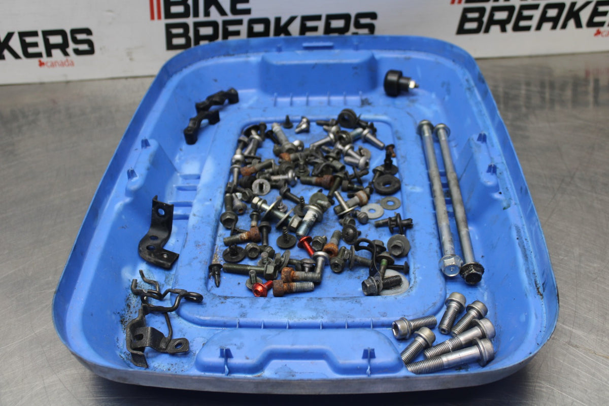 05-06 SUZUKI GSXR1000 MOUNTING BOLTS HARDWARE SCREWS BB857