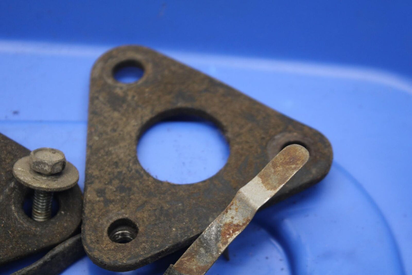 80-83 SUZUKI GS750E ENGINE MOTOR MOUNTS AND MISCELLANEOUS BOLTS BB82