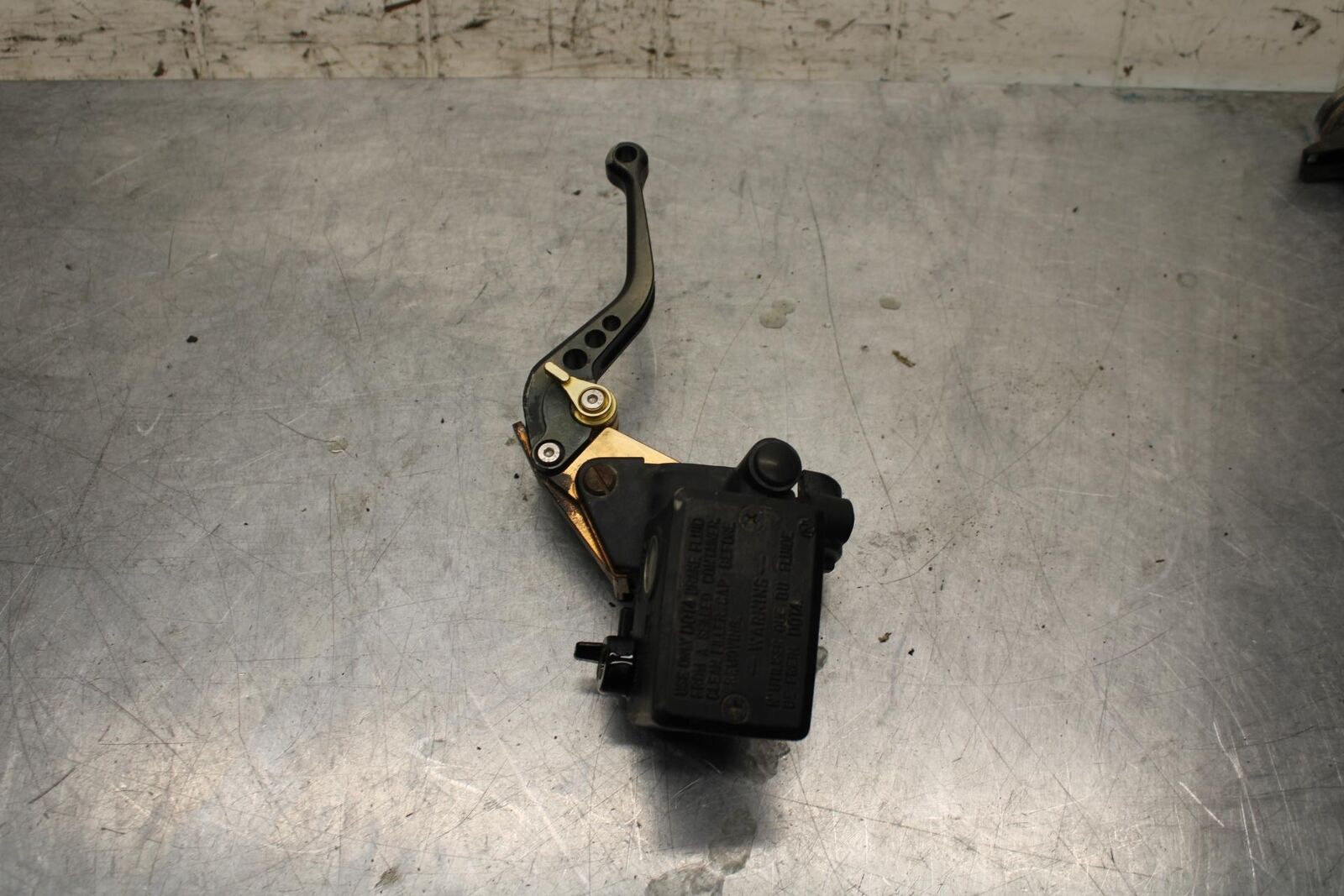 2000 Kawasaki Ninja ZX12R ZX1200A FRONT BRAKE MASTER CYLINDER w/ LEVER BB565