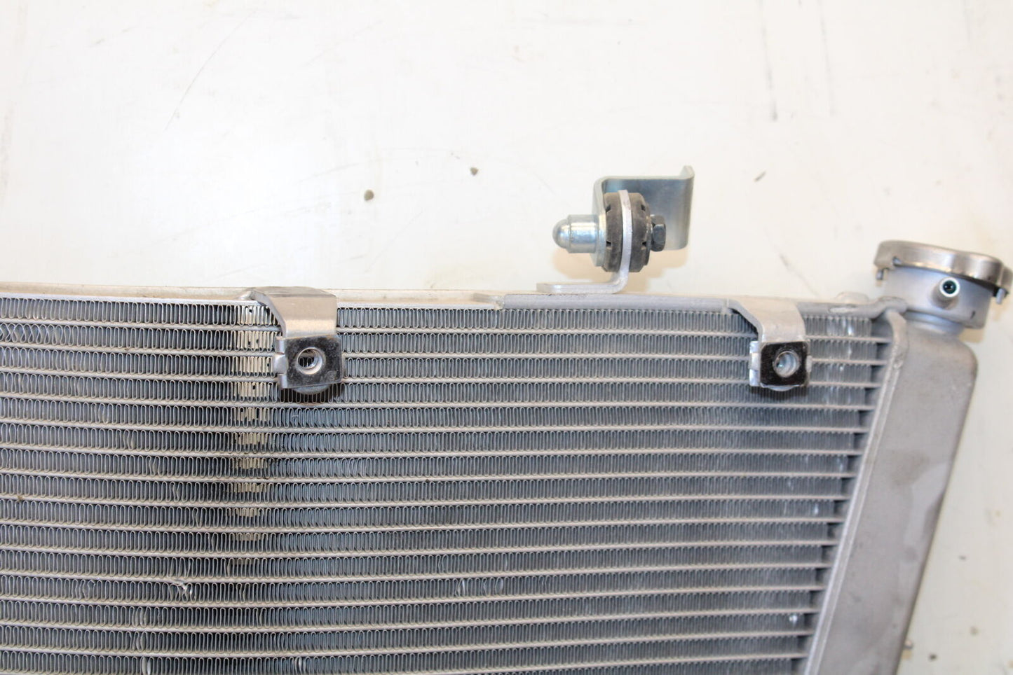 11-24 SUZUKI GSXR750 ENGINE RADIATOR MOTOR COOLER COOLING RADIATER  BB687