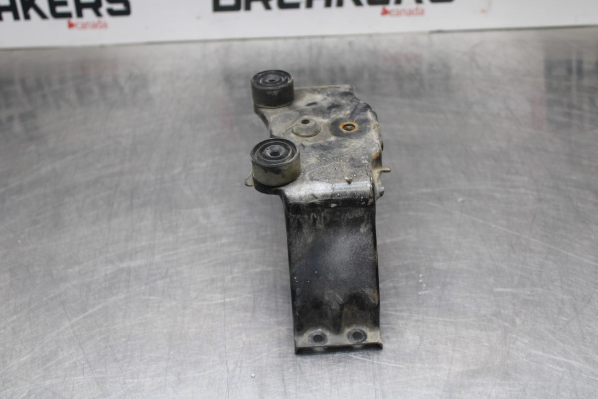 96 KAWASAKI NINJA 500 EX500A GAS TANK FUEL PETROL RESERVOIR BRACKET MOUNT BB768