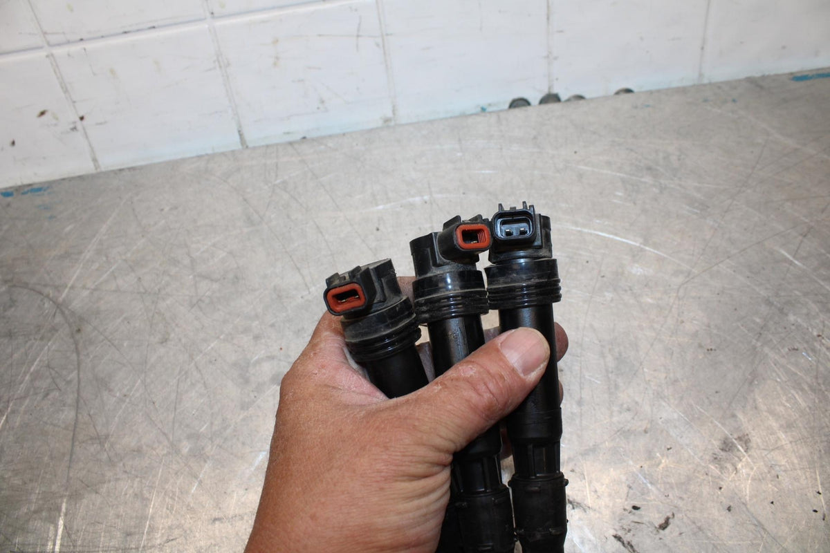 14-15 TRIUMPH STREET TRIPLE R IGNITION COILS COIL SPARK PLUG CAPS BB441