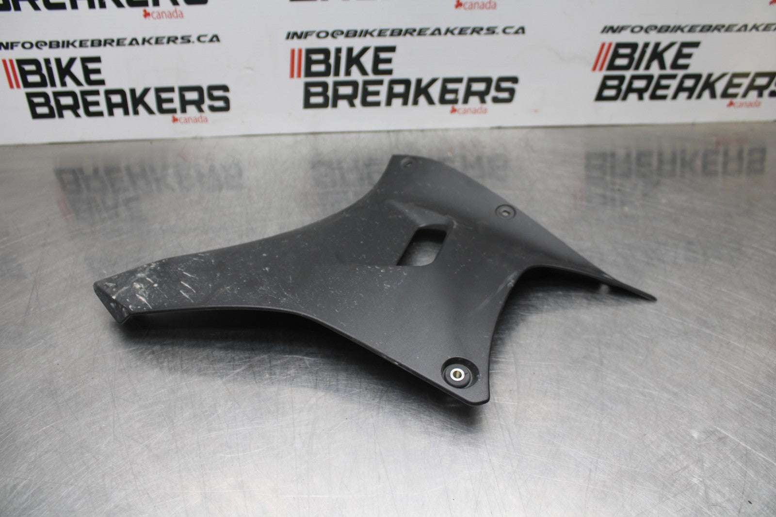 22-25 YAMAHA YZF R7 LEFT LOWER BOTTOM BELLY SIDE FAIRING COWL BB769