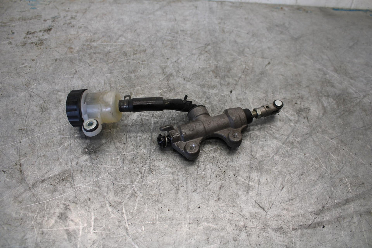 08-16 YAMAHA YZF R6 REAR BACK BRAKE MASTER CYLINDER W RESERVOIR BB431