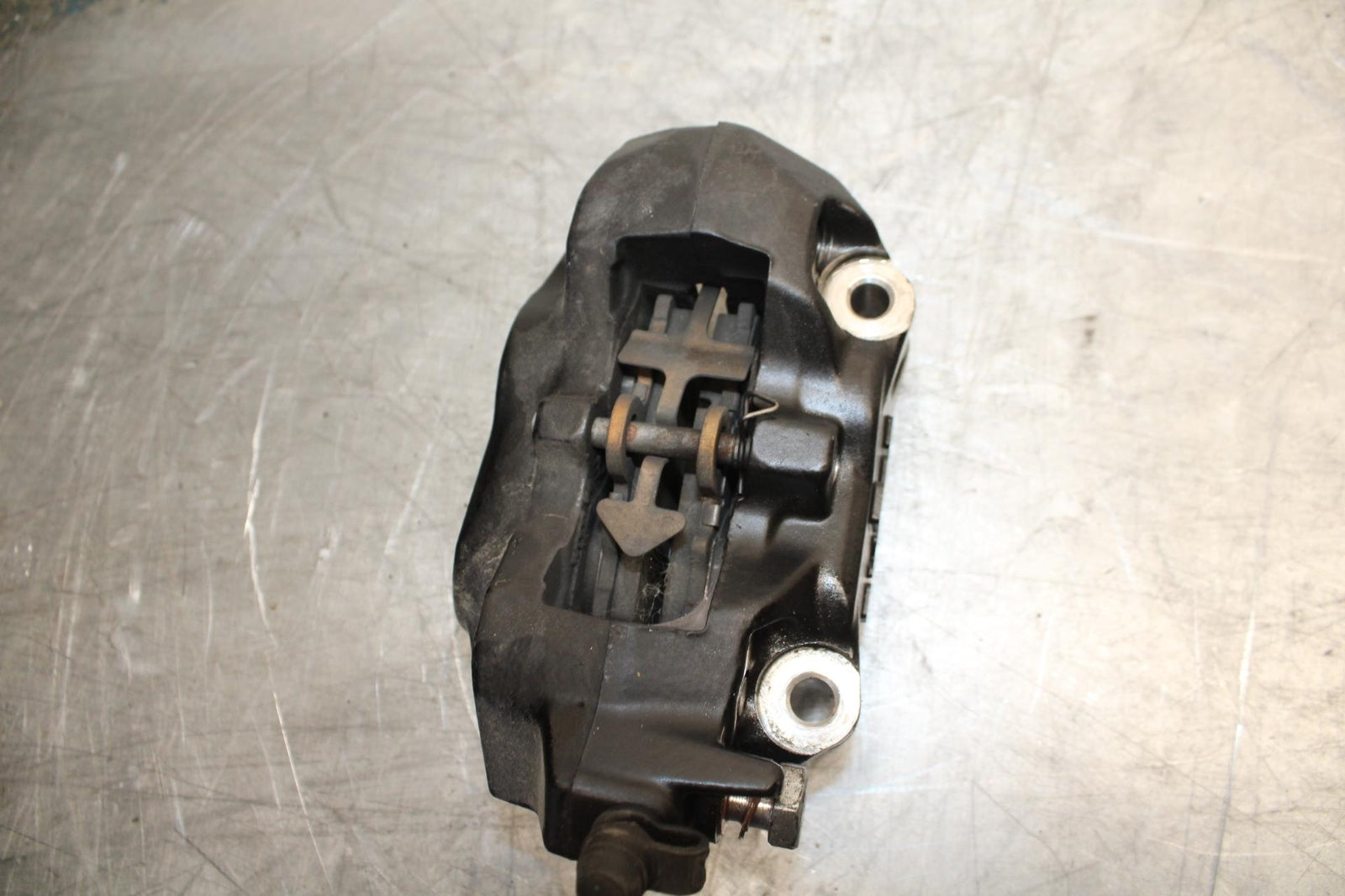 21 HUSQVARNA VITPILEN 401  FRONT BRAKE CALIPER BB467