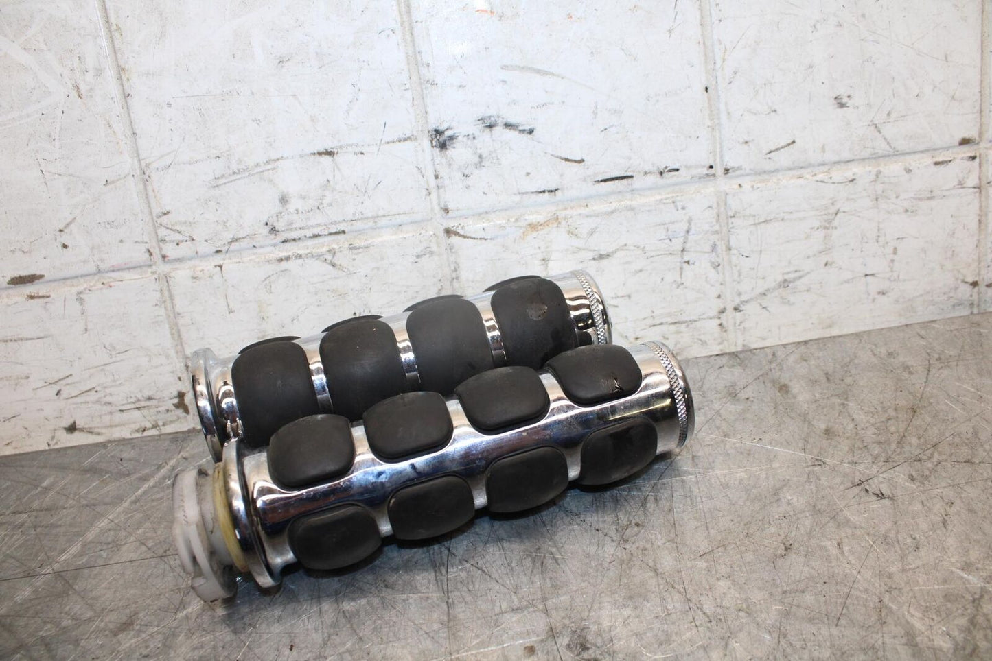 2007 Suzuki Boulevard M50 RIGHT LEFT CLIPON HANDLEBAR GRIPS GRIP PAIR SET BB537