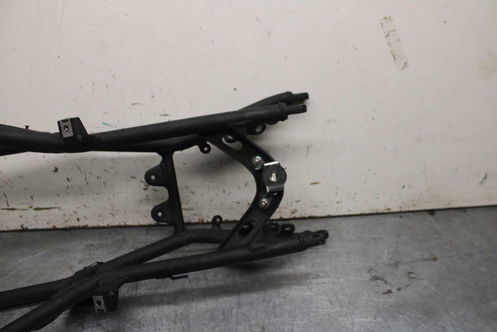 09-11 DUCATI STREETFIGHTER 1098 REAR SUBFRAME BACK SUB FRAME BB705