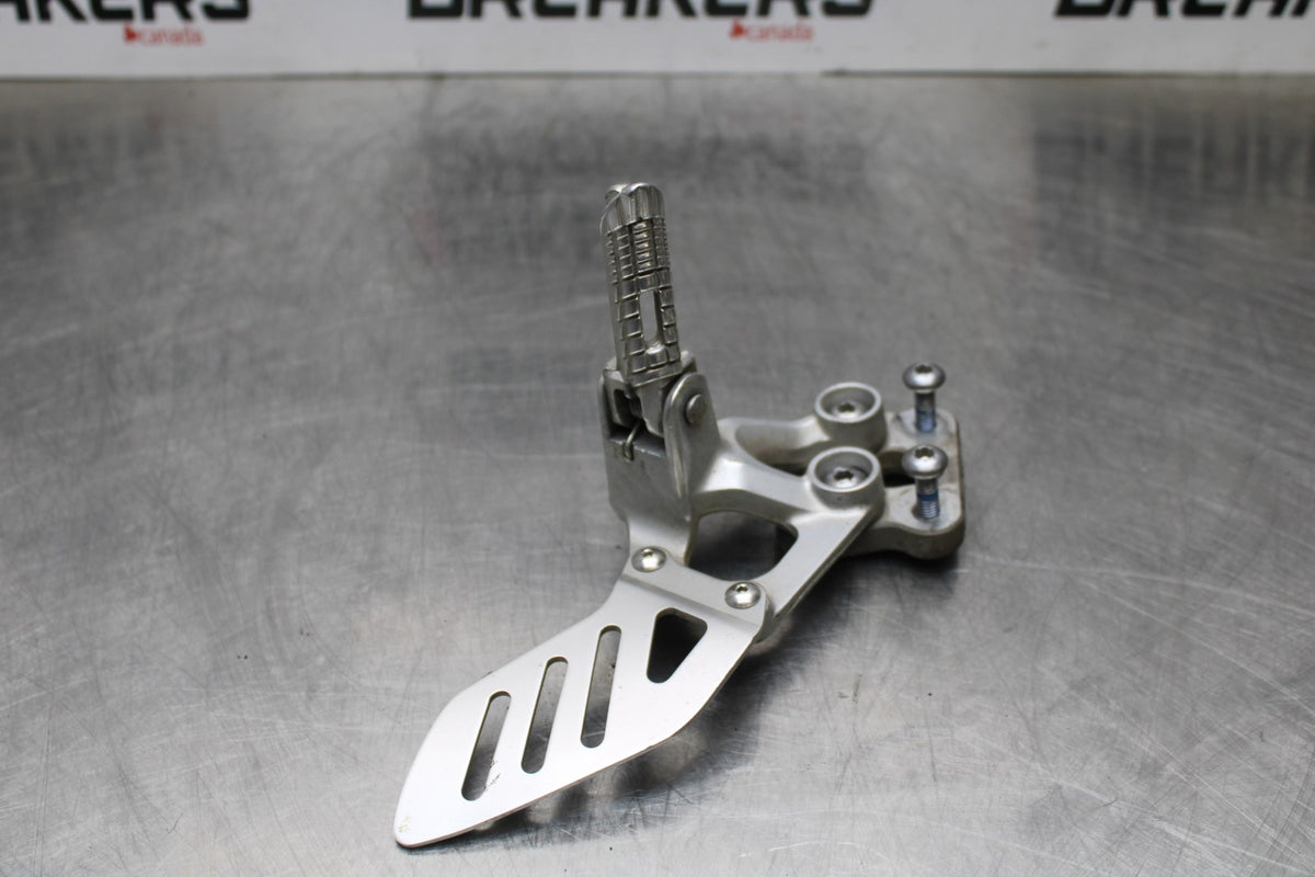 06-07 SUZUKI GSXR 600 LEFT REARSET REAR SET DRIVER FOOT PEG REST STOP BB178
