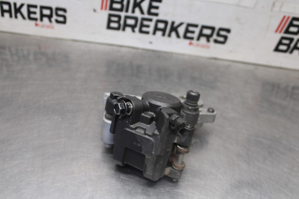 22-25 YAMAHA YZF R7 REAR BACK BRAKE CALIPER W MOUNT BRACKET BB940