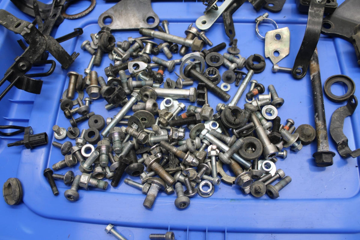 2007 Yamaha V Star 1300 XVS1300A MISCELLANEOUS BOLTS FASTENERS HARWARE BB78