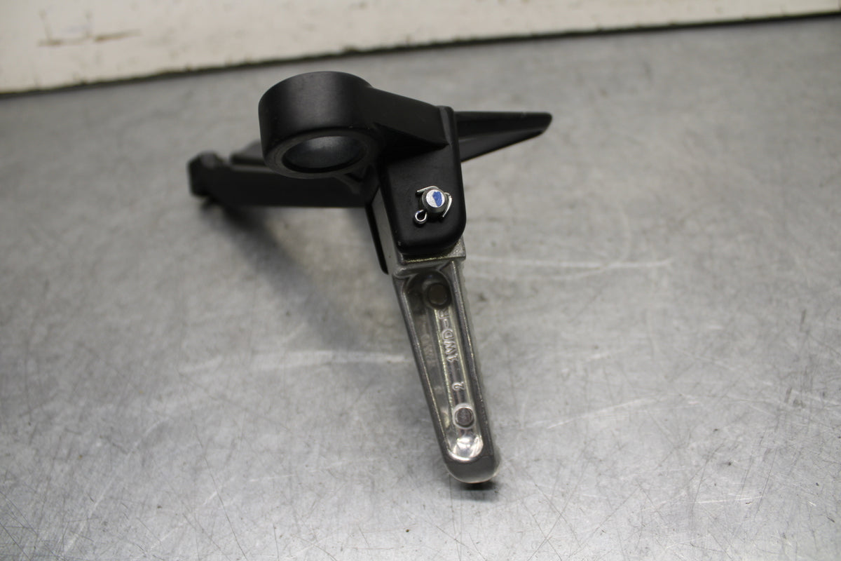 15-17 YAMAHA YZF R3 RIGHT REAR BACK PASSENGER PEG BB651