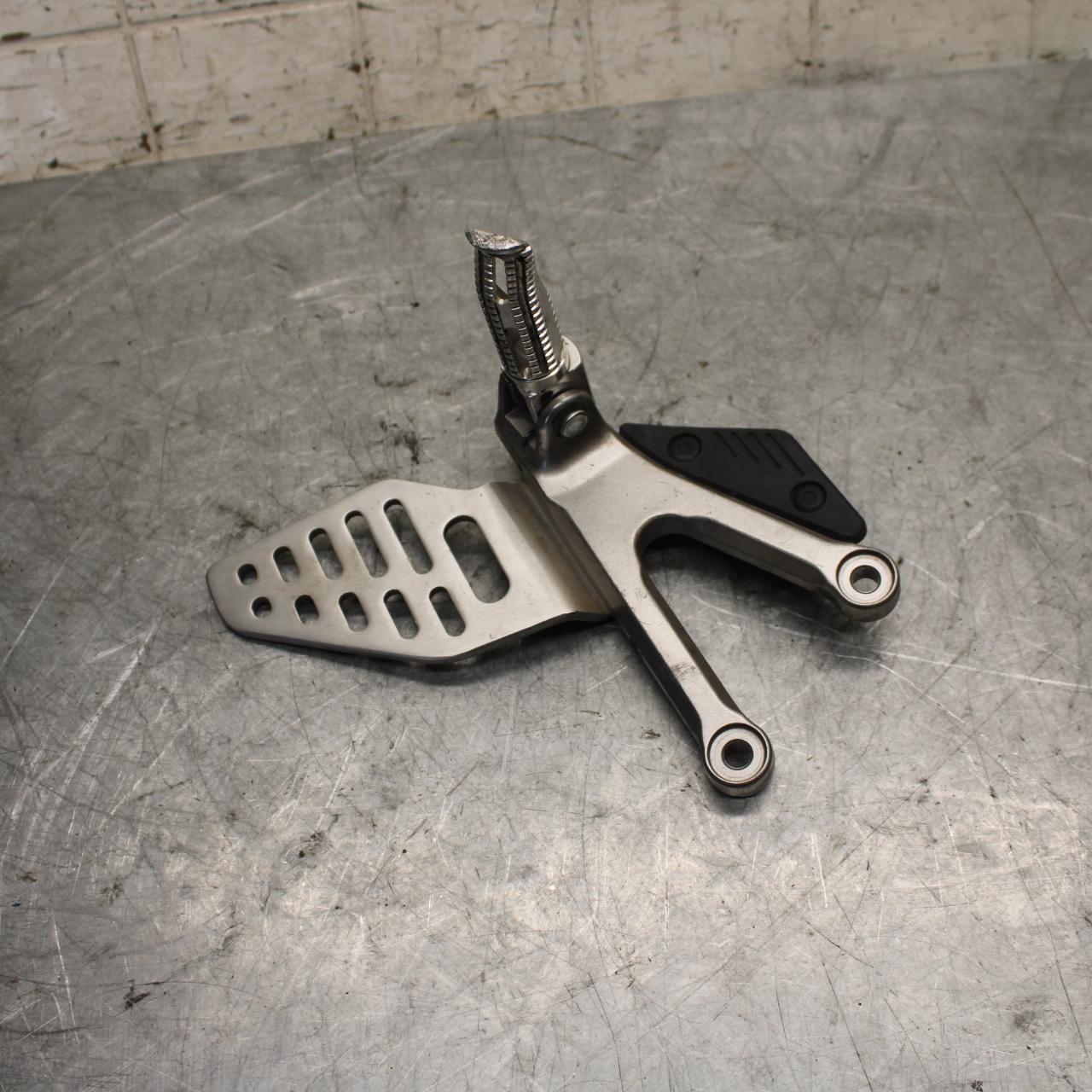2007 Yamaha YZF R6 LEFT REARSET REAR SET DRIVER FOOT PEG REST STOP BB525