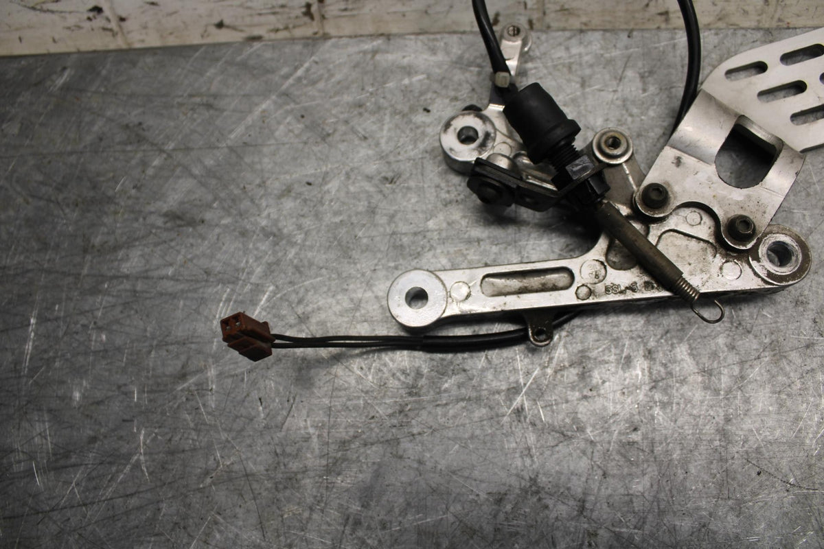 2003 Yamaha YZF R6 RIGHT REARSET REAR SET DRIVER FOOT PEG REST STOP BB539