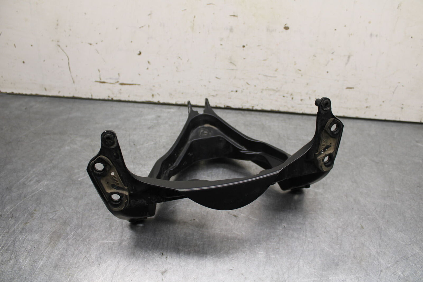 06-07 SUZUKI GSXR750 UPPER FAIRING MIRROR GAUGES STAY BRACKET 94511-01H00 BB670