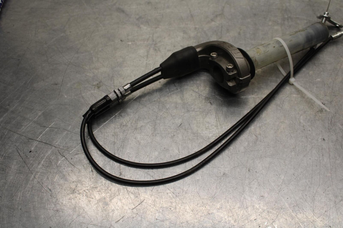 2007 Yamaha YZF R1 RIGHT THROTTLE GRIP BB575