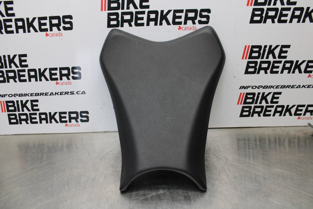 21-23 KAWASAKI NINJA ZX6R FRONT DRIVERS SEAT PAD SADDLE PILLION BB179