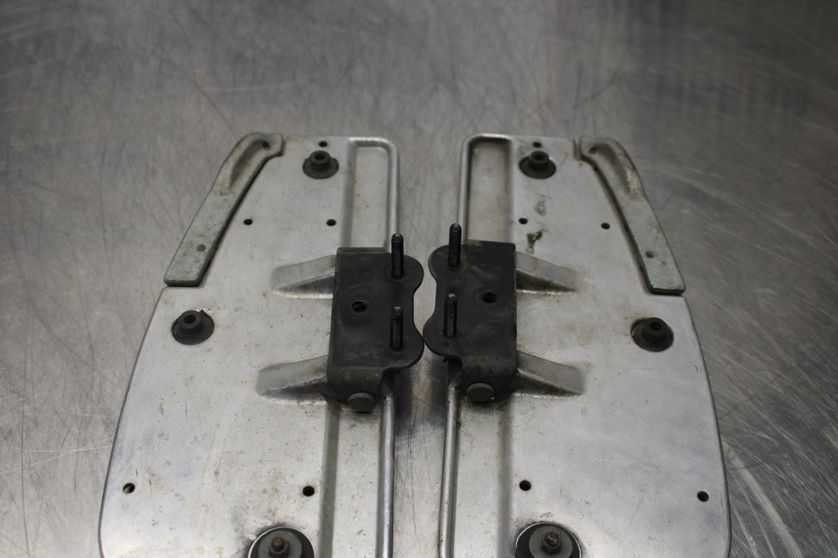 04 YAMAHA ROAD STAR XV1700A FRONT FOOT RESTS PEGS STEPS SET PAIR BB155