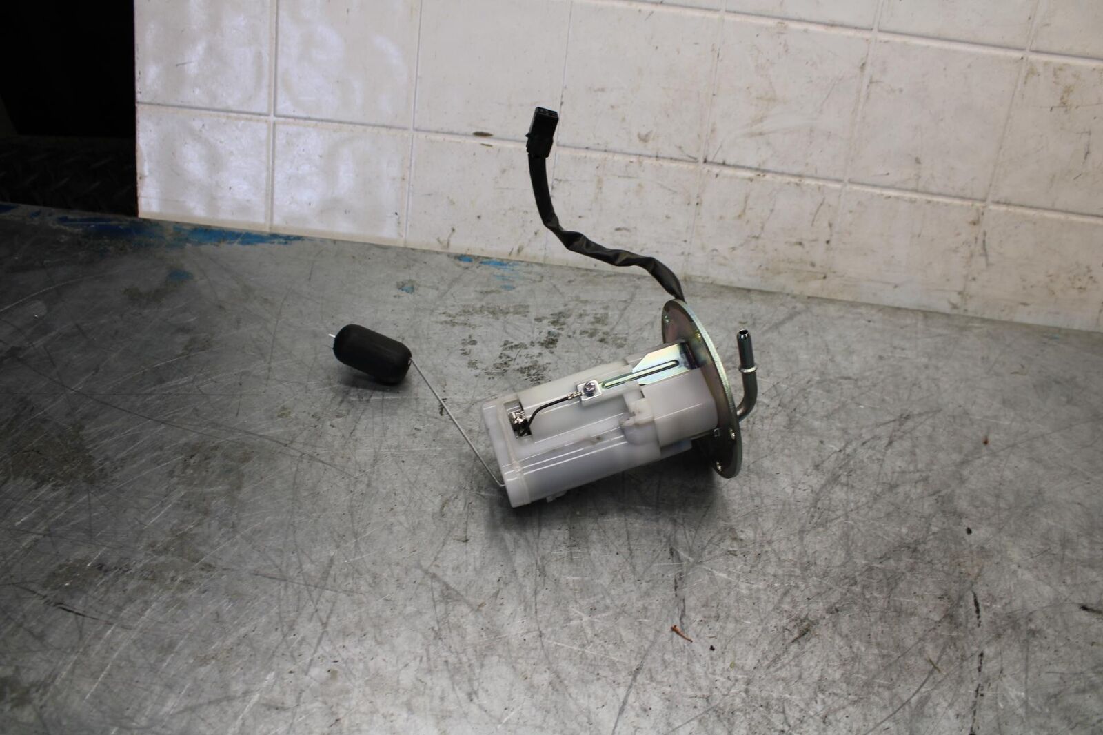 13-17 KAWASAKI NINJA 300 FUEL PUMP GAS PETROL SENDER UNIT BB429